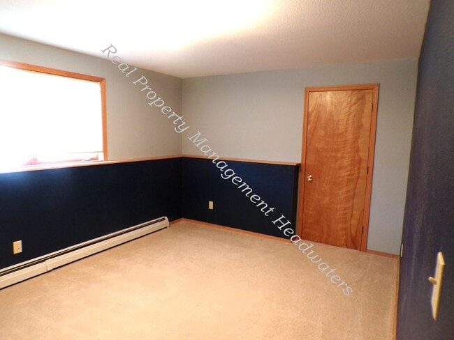 Building Photo - 5 Bedroom 2-1/2 Bath House for Rent