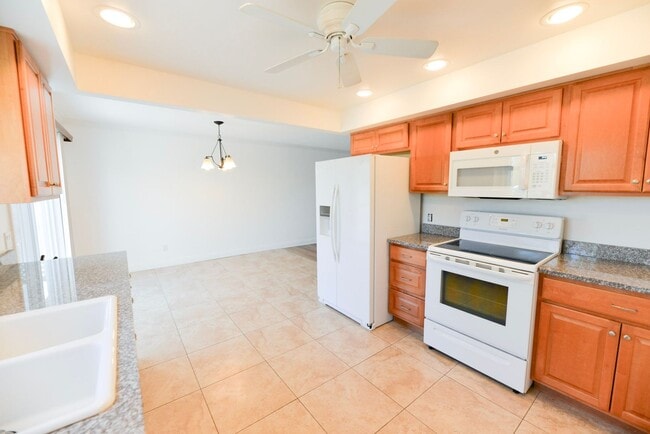 Building Photo - 251 Avenida Madrid