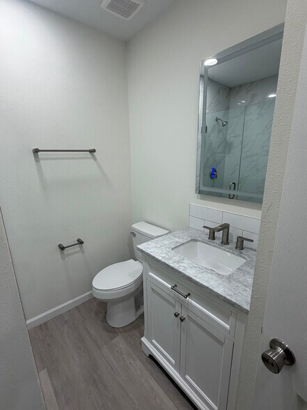 Building Photo - 1156 Orange Ave