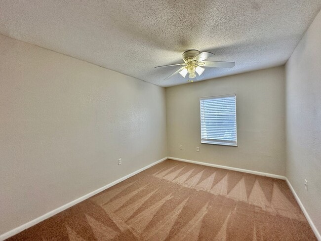 Building Photo - 4BR/2.5BA Condo in Cricket Club I