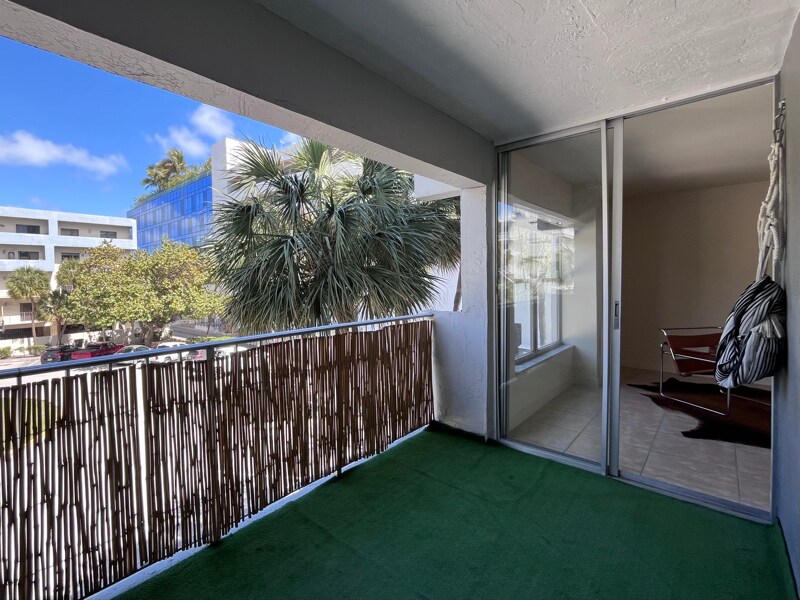 Building Photo - 1615 West Ave