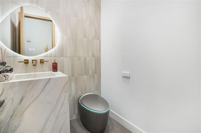 Building Photo - 1736 Cox Rd