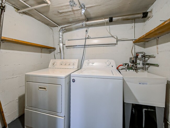 Building Photo - Easy Living in White Lake – 1 Bed with Smart Layout!