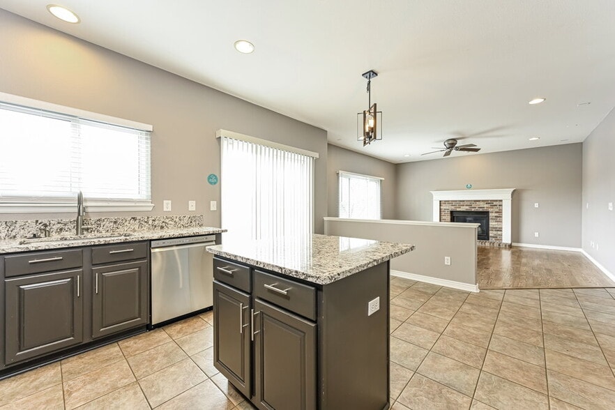 Building Photo - 858 Sundown Dr