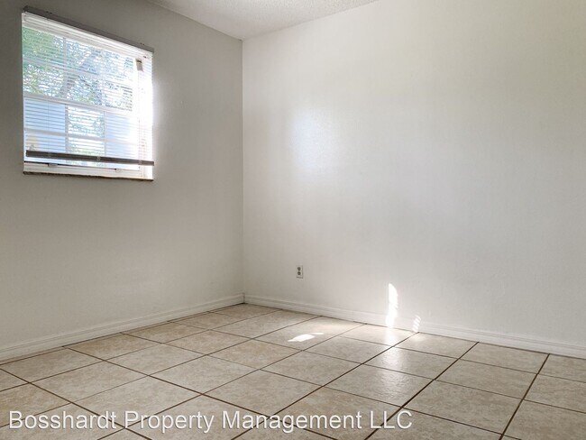Building Photo - 3 br, 2 bath House - 450 Fairways Cir A103
