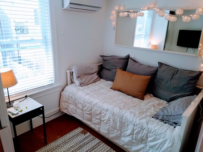 2nd Bed: Nursery/office/den - 2112 E York St