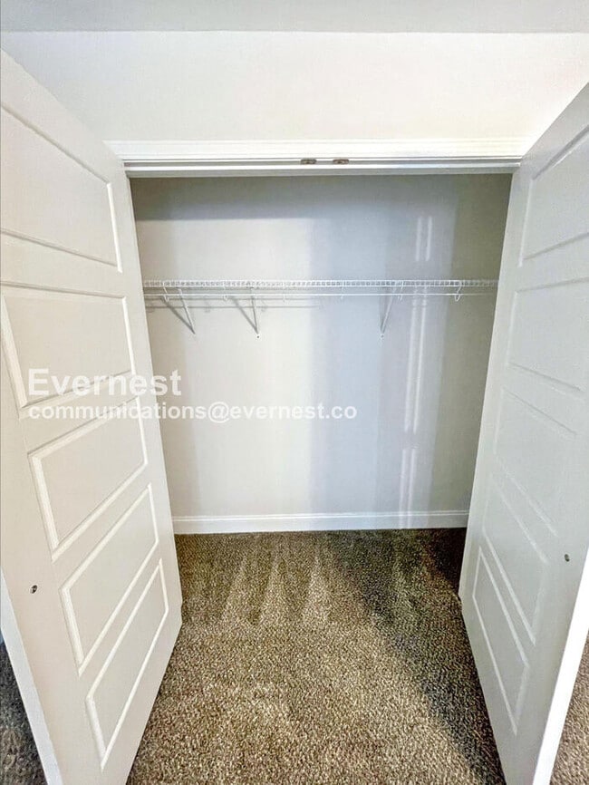 Building Photo - 637 Battery Ct