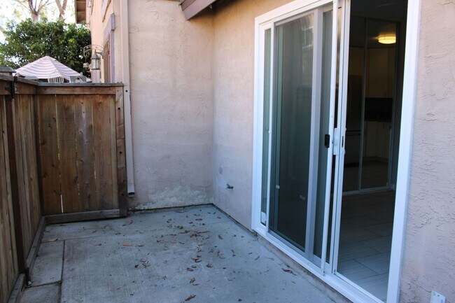 Building Photo - 3 Bedroom, 2 Bathroom