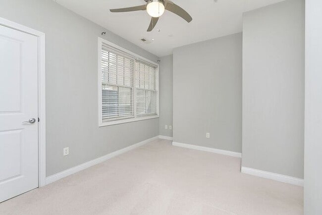 Building Photo - 2 Bed 2 Bath Lockerbie Townhome Steps From...