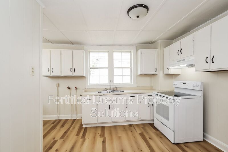 Building Photo - 2218 Greenway Ave NW