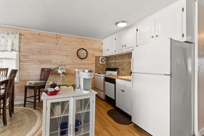 Building Photo - 12 Harris Ave