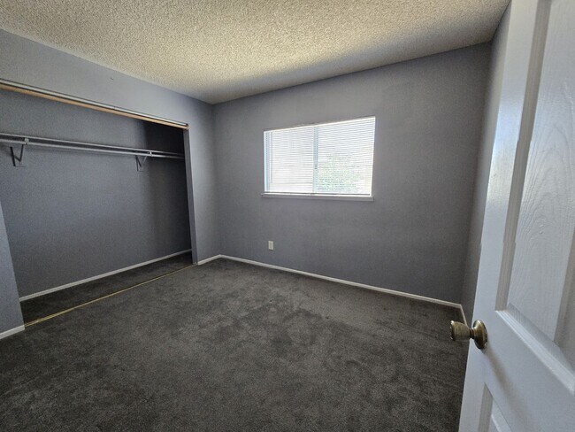 Building Photo - 39418 Southcliff Way