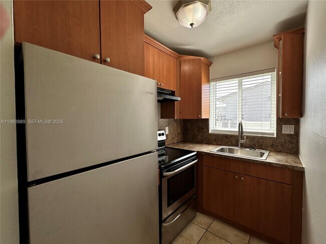 Building Photo - 1400 NE 56th St