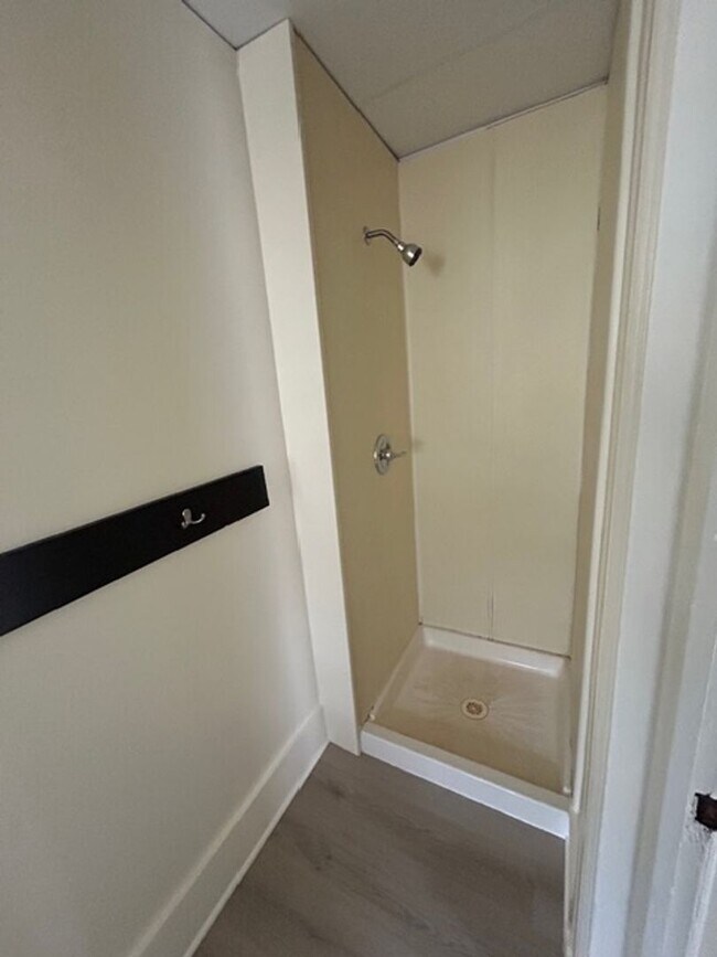 Building Photo - 303 Logan Ave