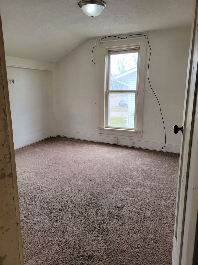 Building Photo - 2 Bedroom Duplex