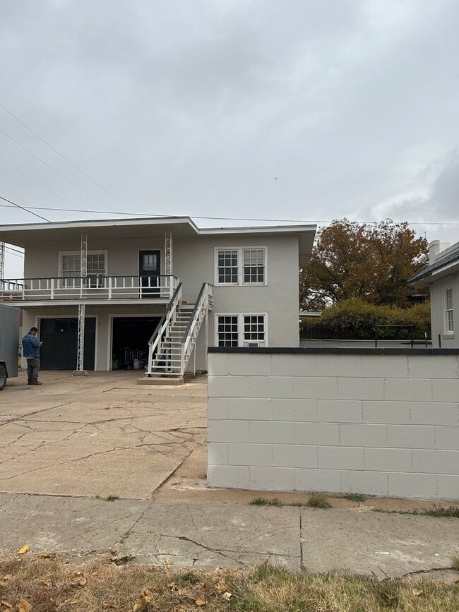 Building Photo - 901 Columbia St