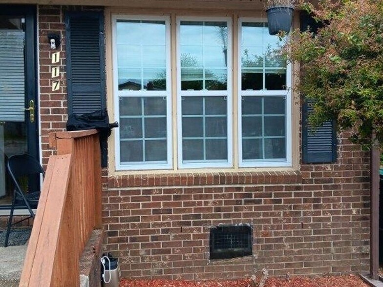 Building Photo - 117 Louispal Cir