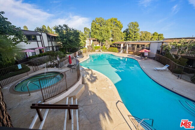 Building Photo - 322 Miraleste Dr