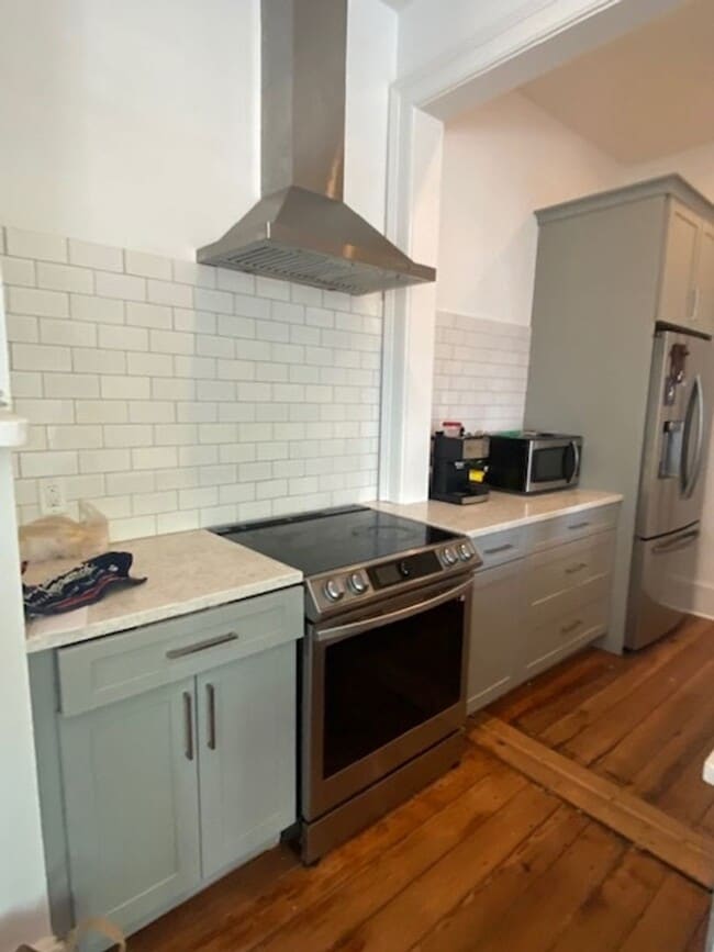 Building Photo - 148S