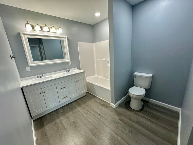 Building Photo - 960 Mayfield Dr