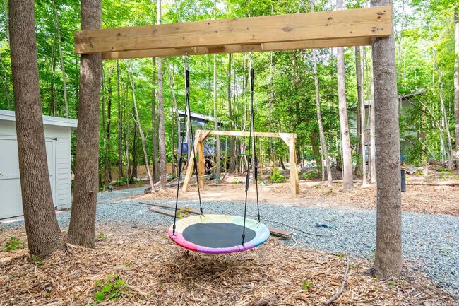 Building Photo - 288 Stone Wall Rd