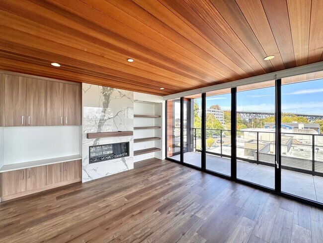 Building Photo - 2514 Dexter Ave N