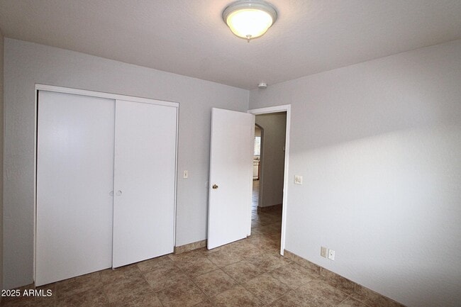 Building Photo - 507 E 10th Ave