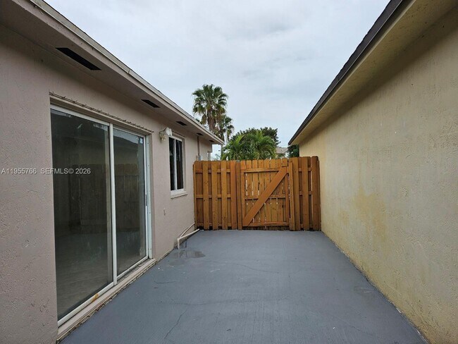 Building Photo - 16150 SW 138th Ct