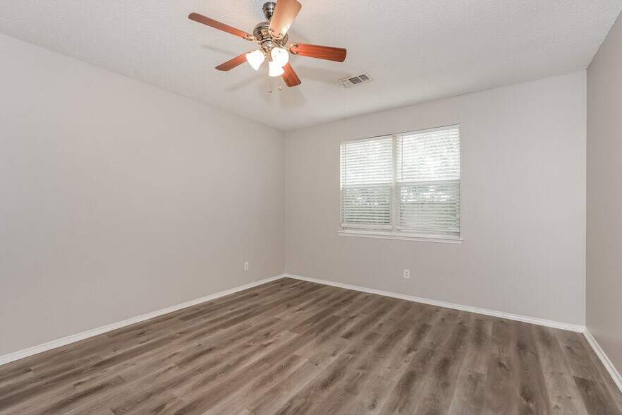 Building Photo - 2413 Wildwood Ln