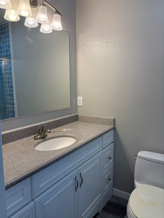 Building Photo - Charming 2-Bedroom, 2-Bath Home in the Hea...