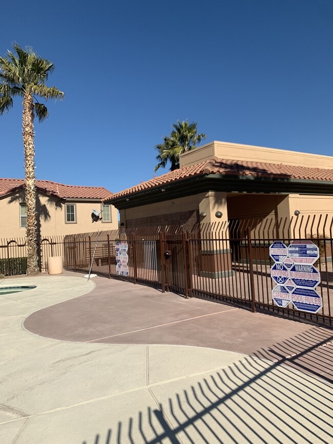 Building Photo - 1142 Paradise Garden Dr