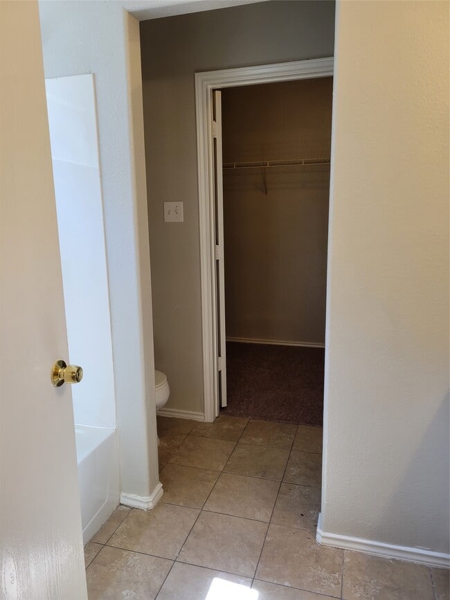 Building Photo - 6055 Green Heather Ln