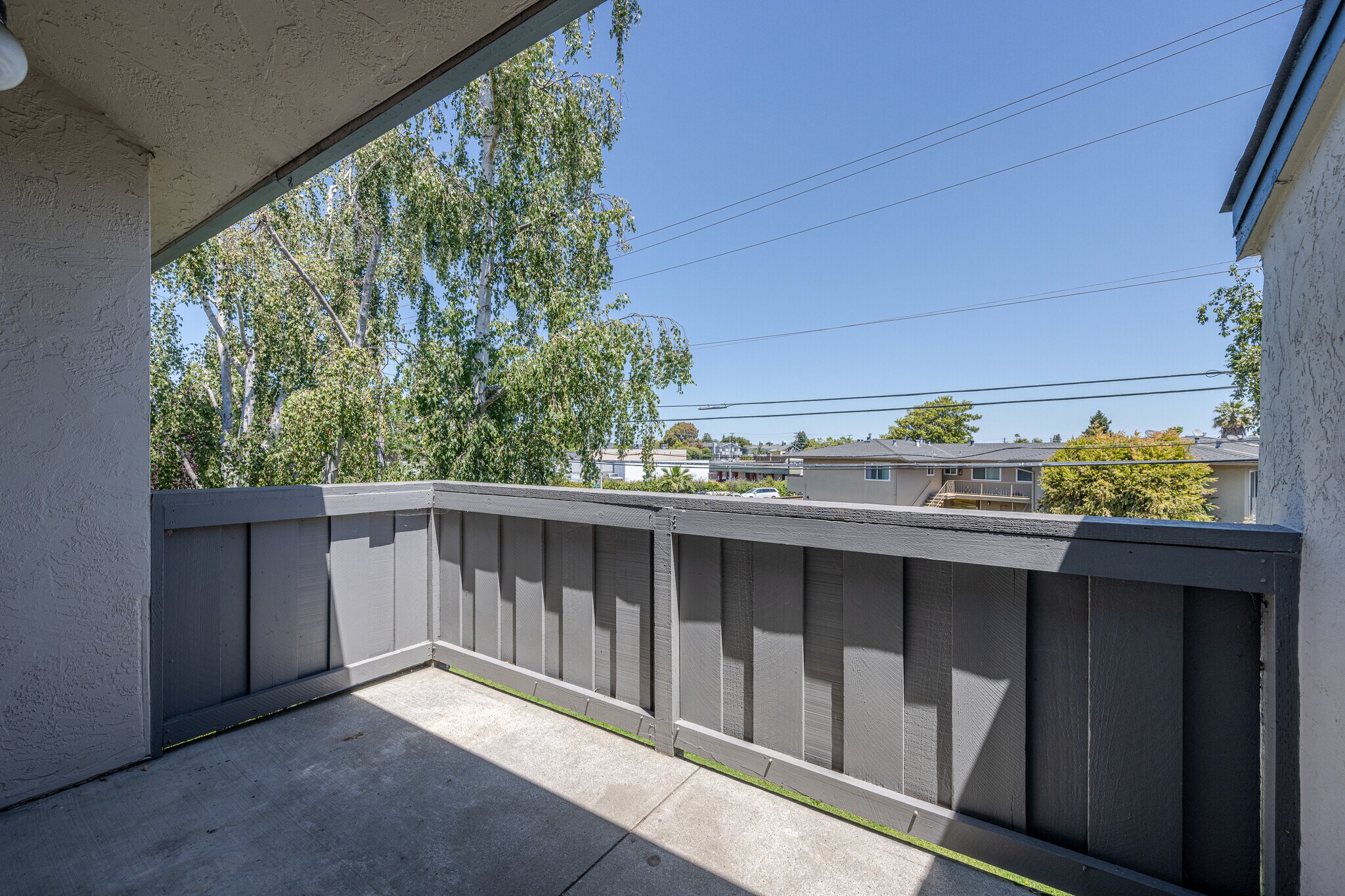Building Photo - 851 Woodside Way