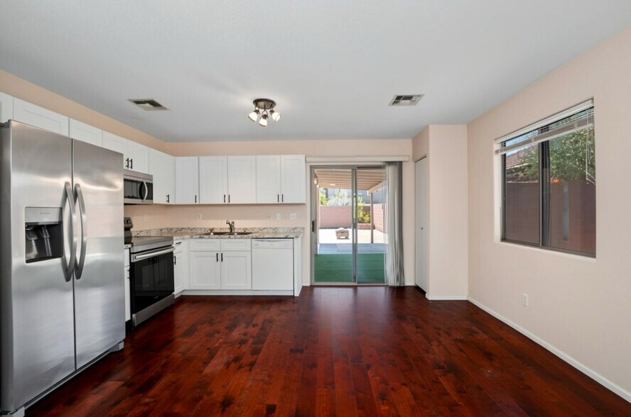 Building Photo - 42551 W Hillman Dr