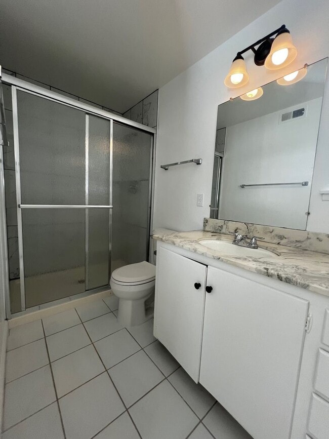 Building Photo - Spacious 4-bedroom, 2.5-bath Home Fountain Valley