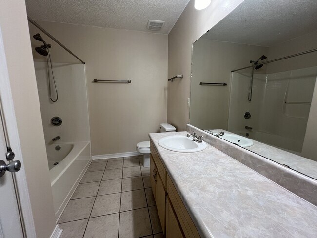 Building Photo - 309 Adams Dr