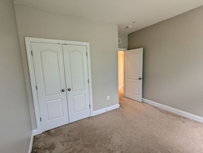 Building Photo - STUNNING Single Family Home in Brunswick C...