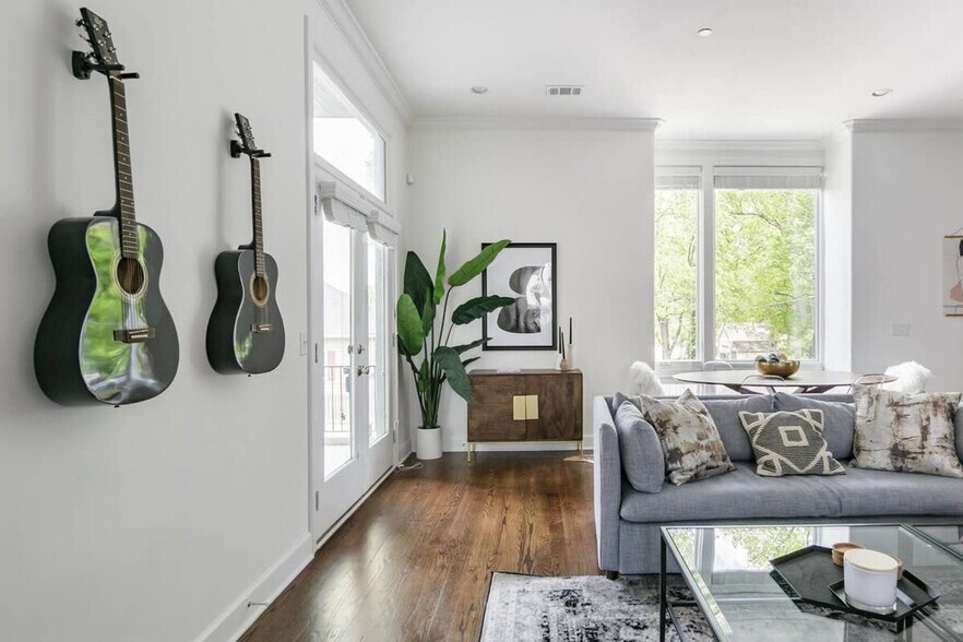 Building Photo - 816 Smiley St