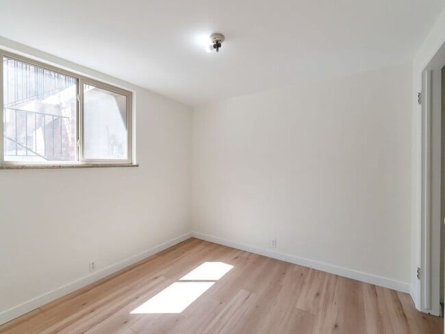 Building Photo - 2BR/1BA Garden-Level • Extra Storage • Near Wash Park