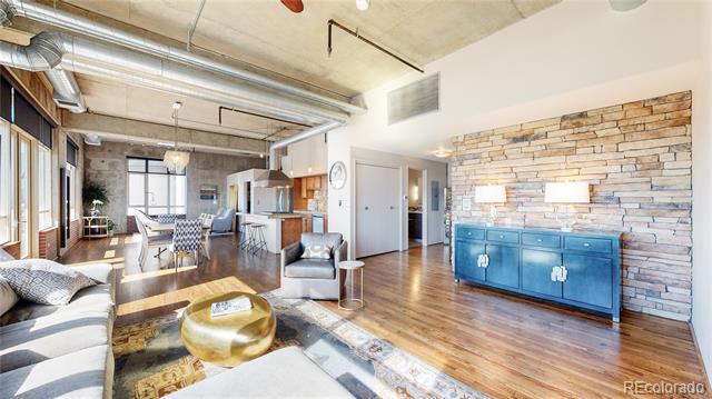 Building Photo - 2000 Little Raven St