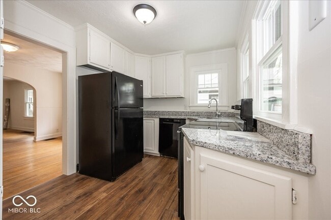 Building Photo - 6144 Winthrop Ave