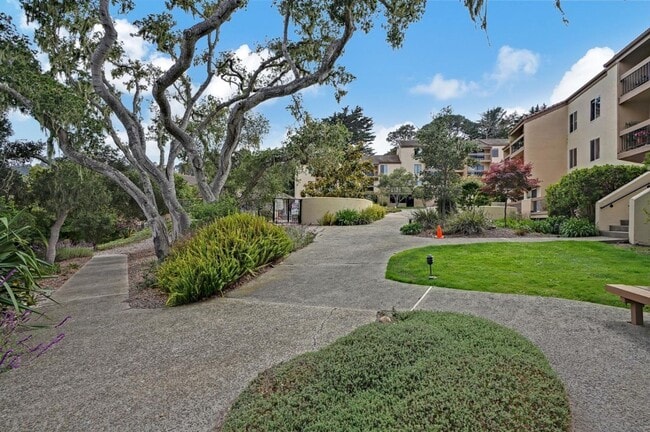 Building Photo - Great One Bedroom Condo Monterey