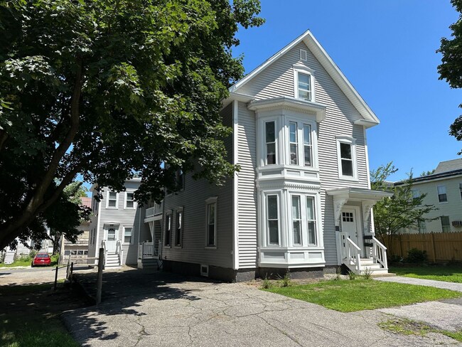 Building Photo - 84 Blodget St