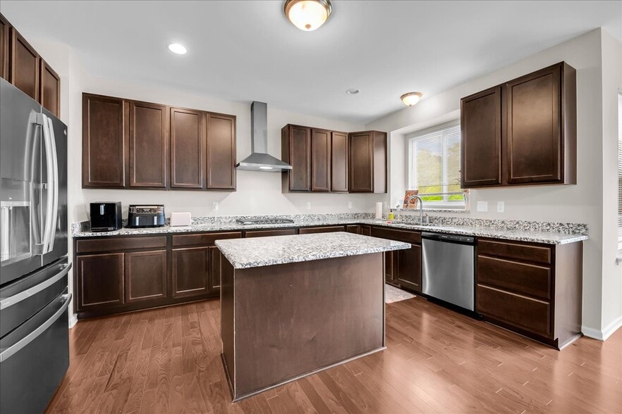 Building Photo - 41761 Steinbeck Gln