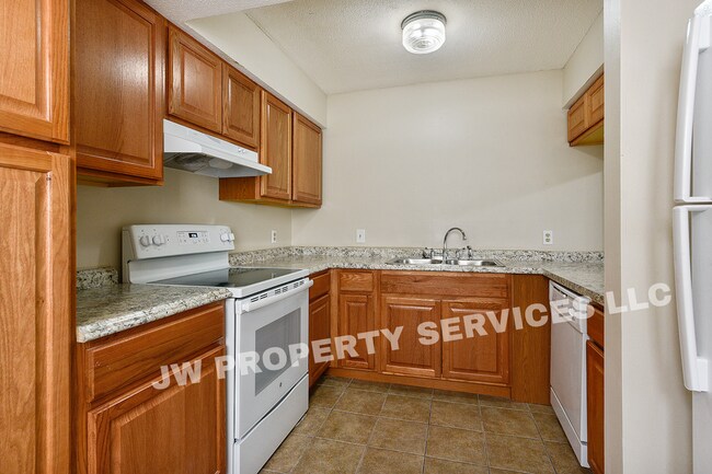 Building Photo - 311-311 Lilac St