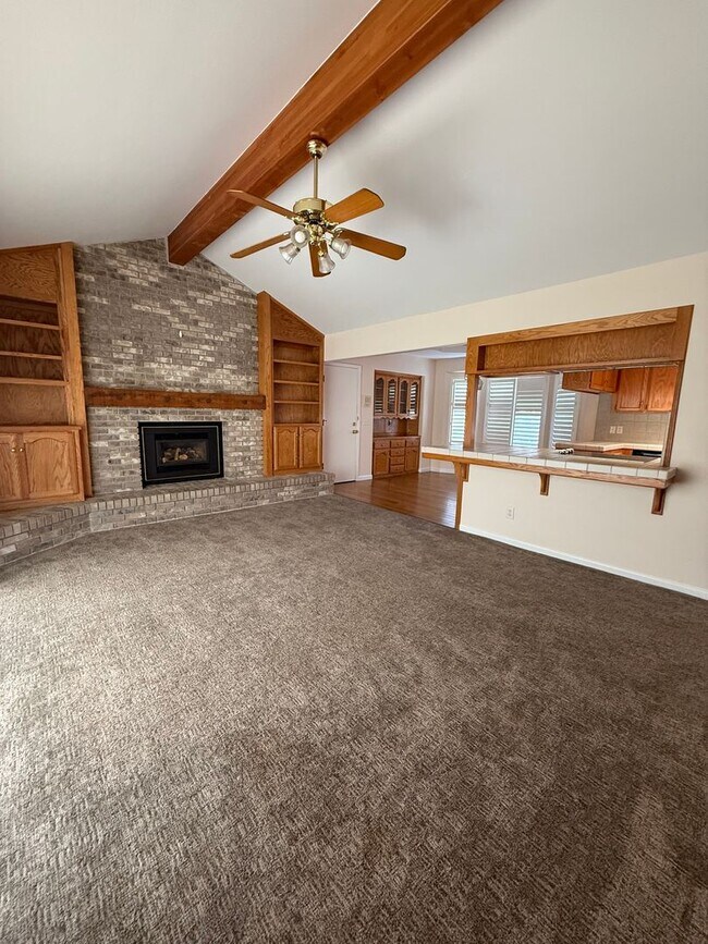 Building Photo - Beautiful 3-bedroom 2 bathroom Home for rent in Madera