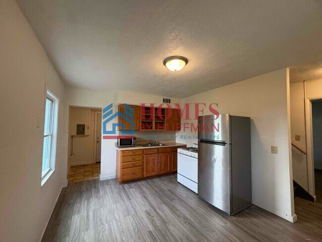 Building Photo - Three Bedroom House | Detached Garage