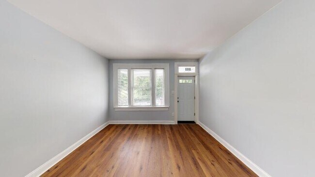 Building Photo - 706 E 43rd St