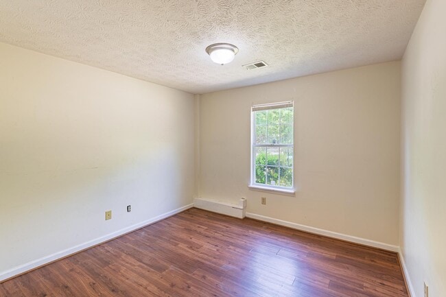 Building Photo - Updated 2BR Townhome Near Clayton State with Fenced Yard