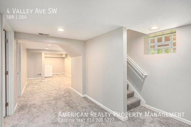 Building Photo - 4 Valley Ave SW